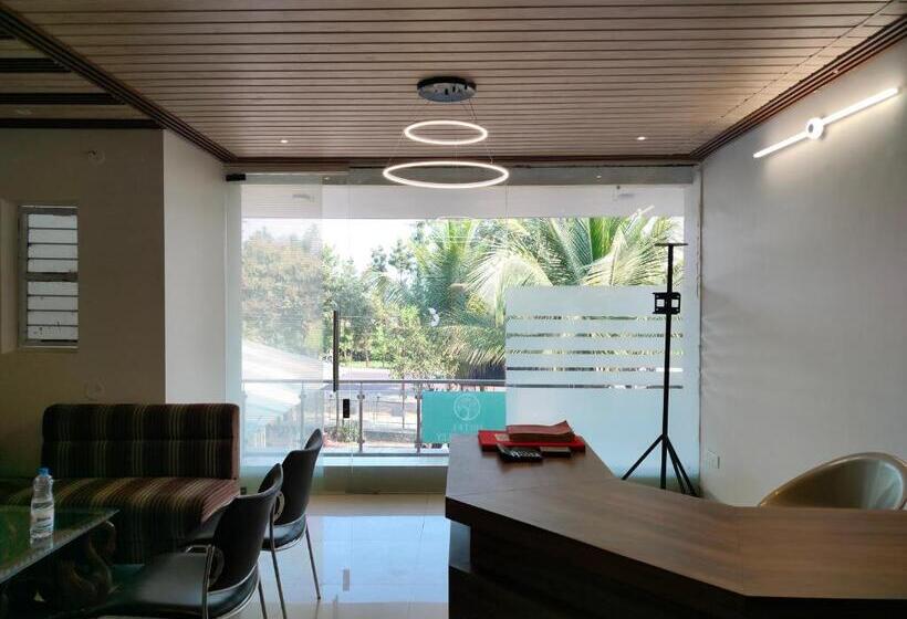 Fabhotel Green Valley I