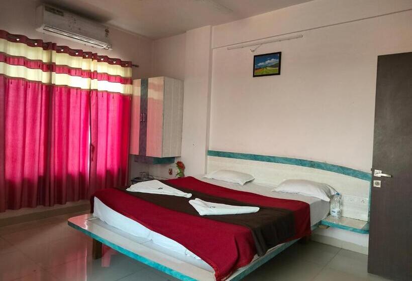 Fabhotel Green Valley I