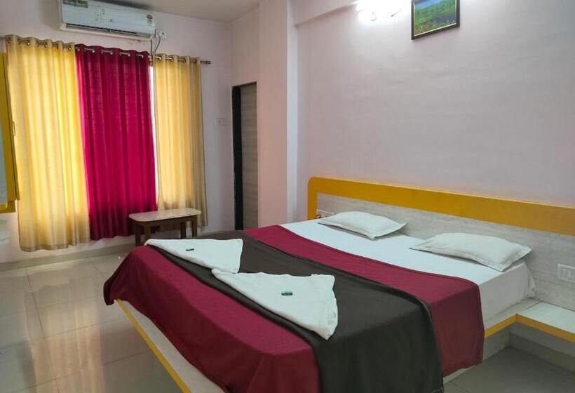 Fabhotel Green Valley I