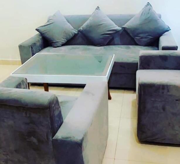 هتل Hsr Klyde Suites