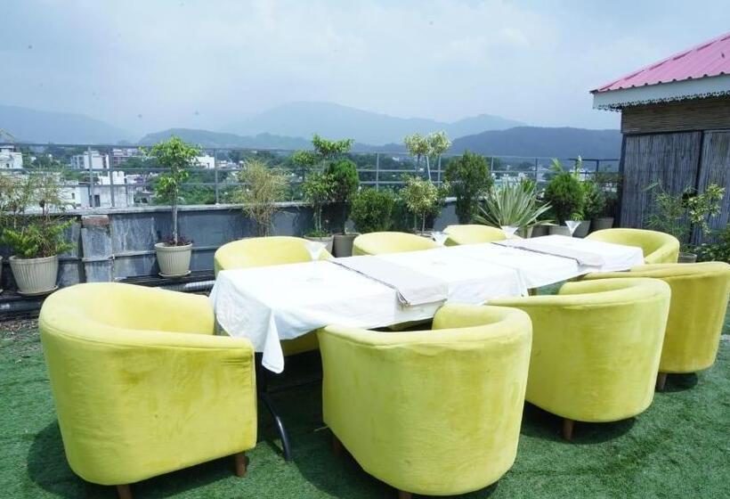 هتل Hsr Klyde Suites