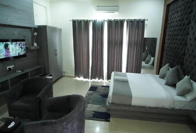 هتل Hsr Klyde Suites