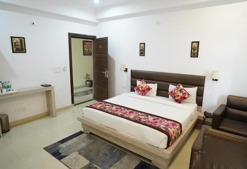 هتل Hsr Klyde Suites