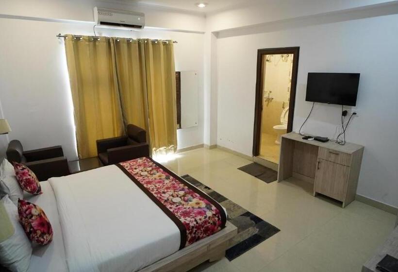 هتل Hsr Klyde Suites