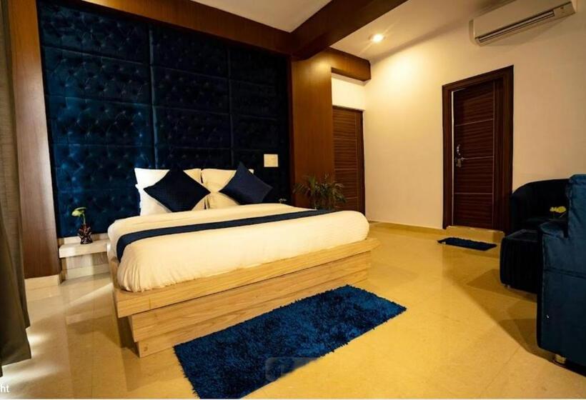 هتل Hsr Klyde Suites