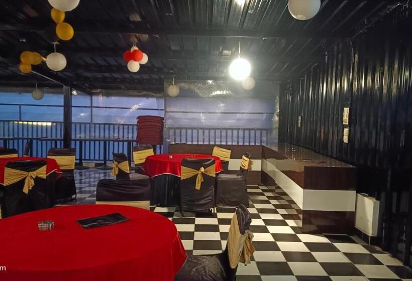 Hotel White House In