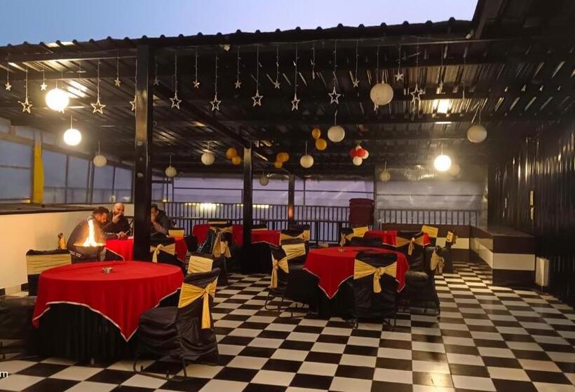 Hotel White House In