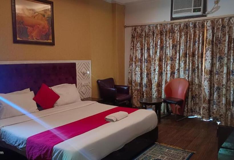 Hotel White House In