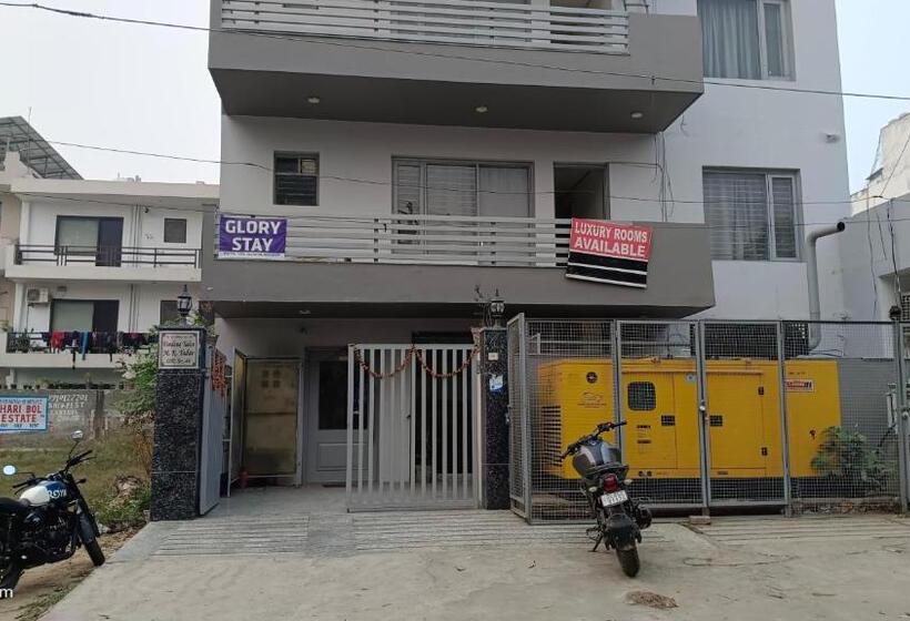 Hotel White House In