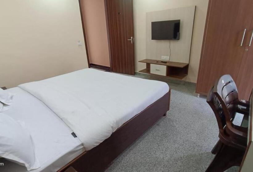 Hotel White House In