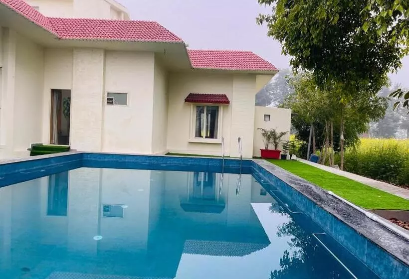 ホテル Willow Woods Farmhouse By Bedchambers Gurgaon