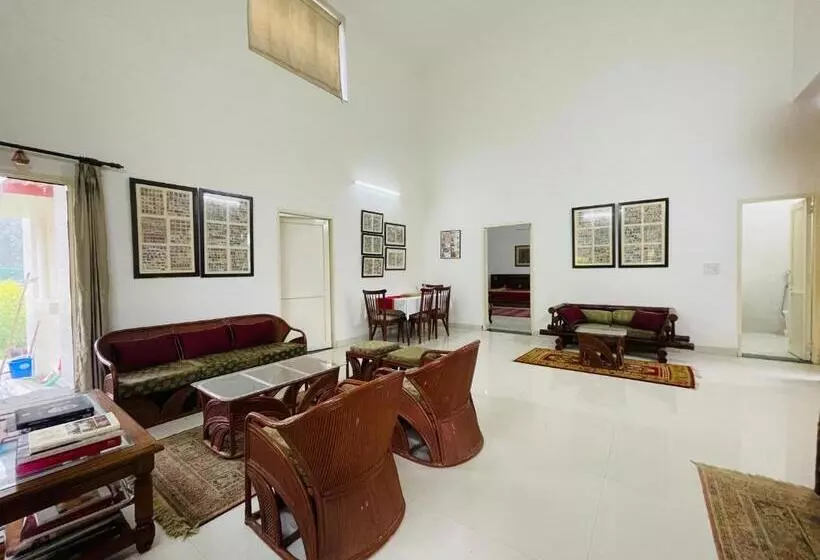 ホテル Willow Woods Farmhouse By Bedchambers Gurgaon