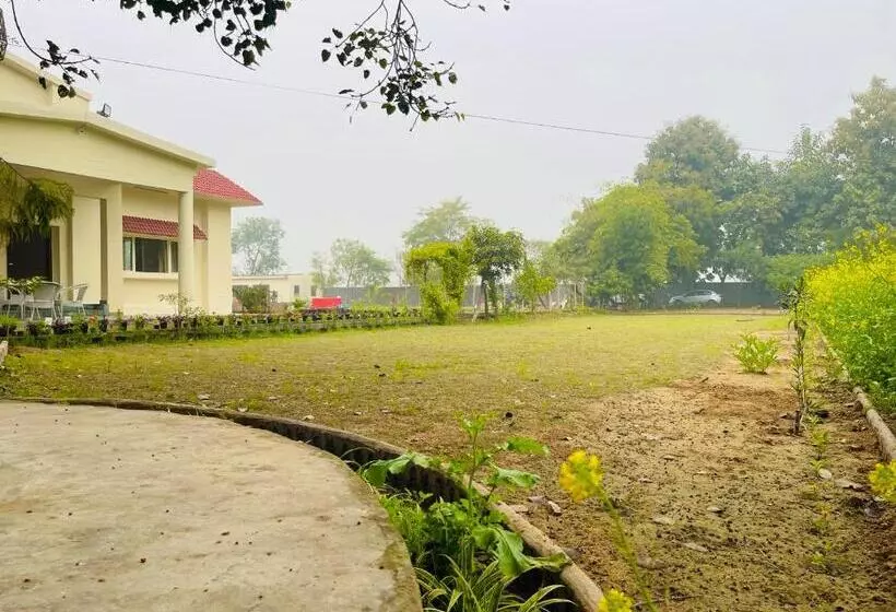 ホテル Willow Woods Farmhouse By Bedchambers Gurgaon