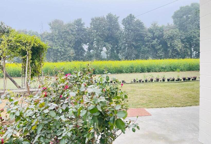 Отель Willow Woods Farmhouse By Bedchambers Gurgaon