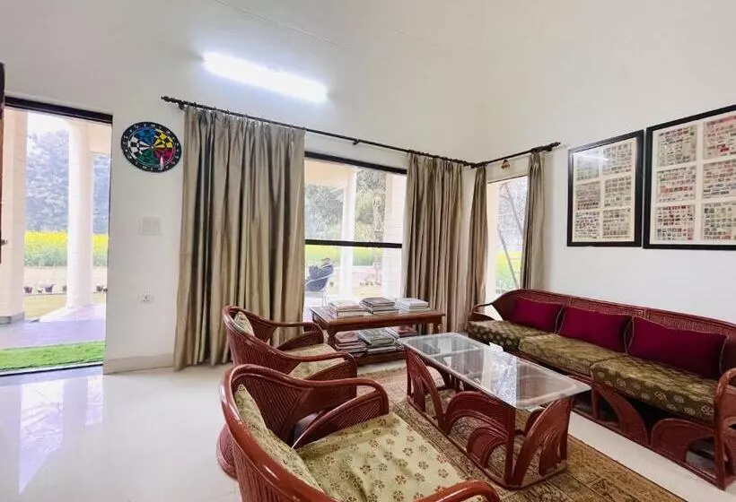 ホテル Willow Woods Farmhouse By Bedchambers Gurgaon