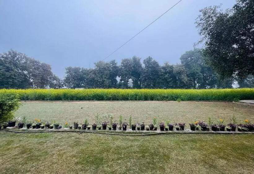 ホテル Willow Woods Farmhouse By Bedchambers Gurgaon
