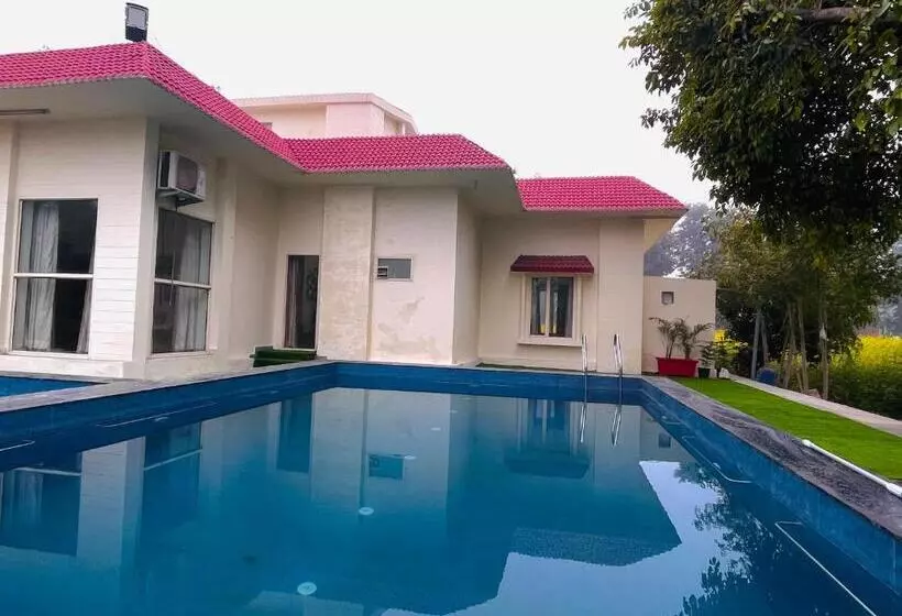 ホテル Willow Woods Farmhouse By Bedchambers Gurgaon