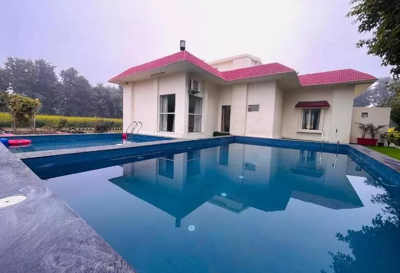 ホテル Willow Woods Farmhouse By Bedchambers Gurgaon