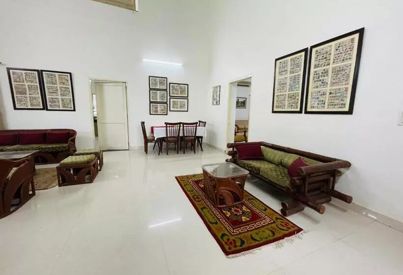 ホテル Willow Woods Farmhouse By Bedchambers Gurgaon