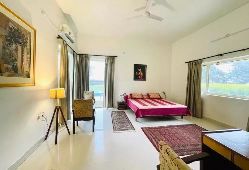 ホテル Willow Woods Farmhouse By Bedchambers Gurgaon