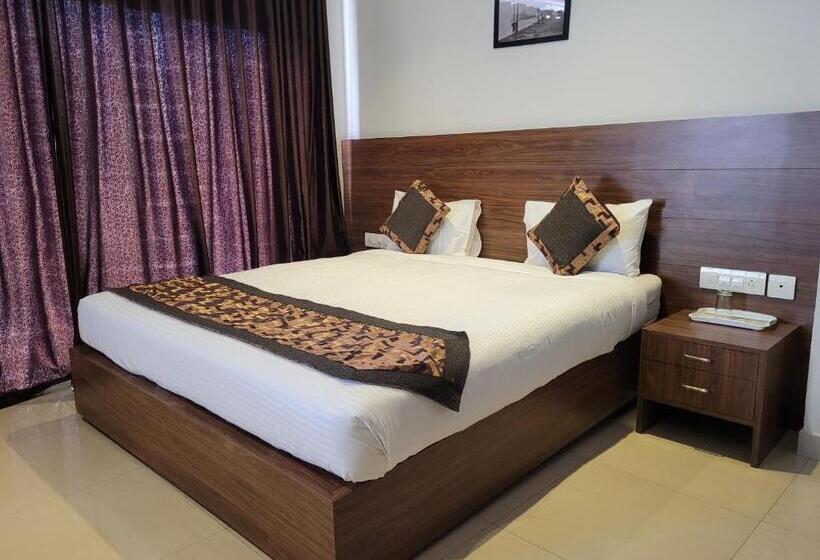 Le Malabar Hotel Near Kims Al Shifa Hospital