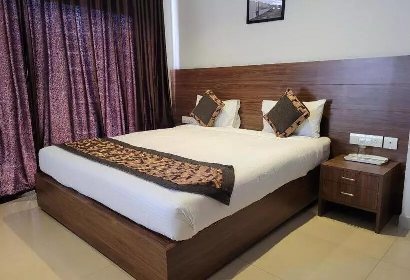 Le Malabar Hotel Near Kims Al Shifa Hospital