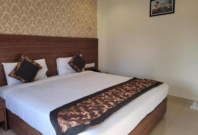 Le Malabar Hotel Near Kims Al Shifa Hospital