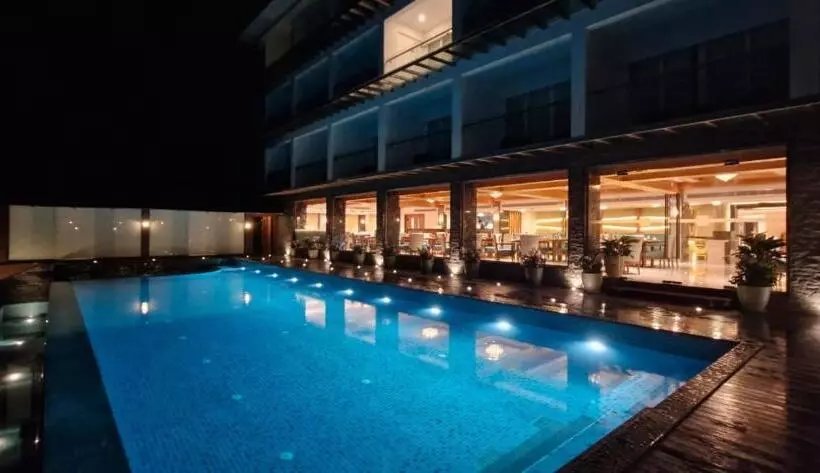 The Grand Cliff Resort Munnar