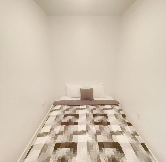 فندق صغير City Center Suites