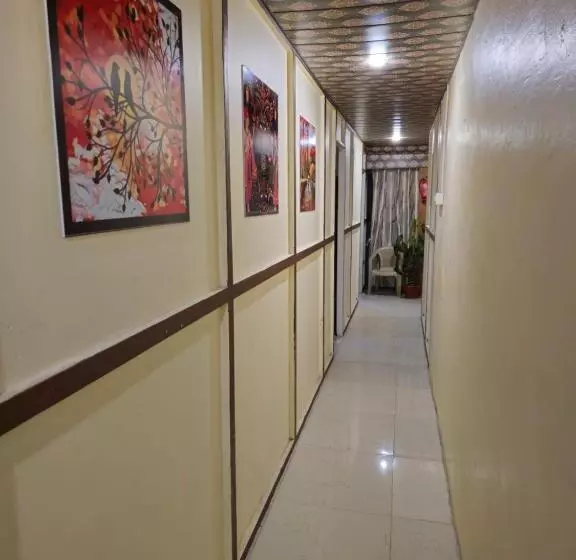 ユースホステル Kshipra Guest House