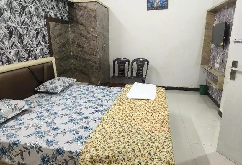 Hotelli Divine And Restaurant