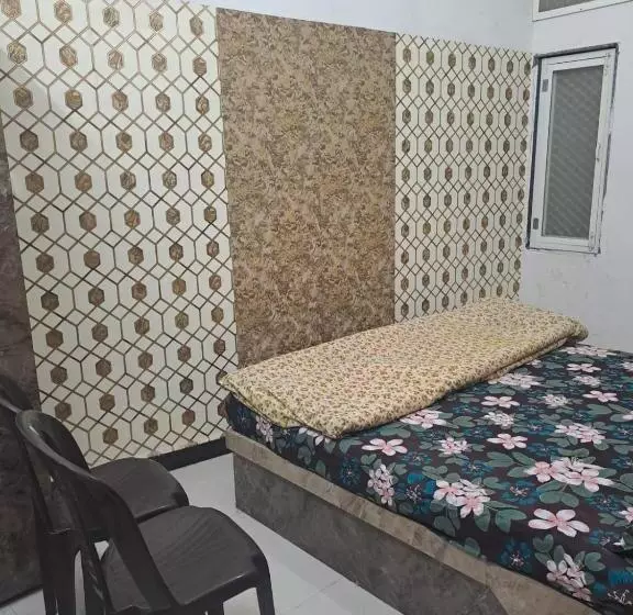 Hotelli Divine And Restaurant