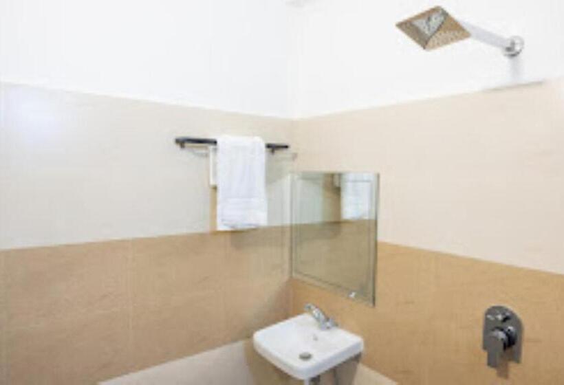 ホテル Garlica Grand Anantapur