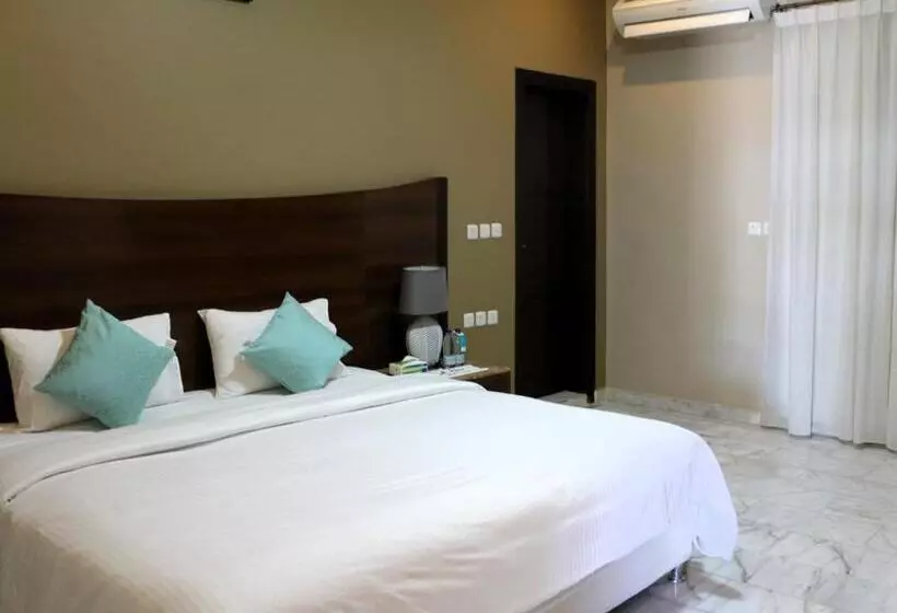 هتل L Azure Beach Resort