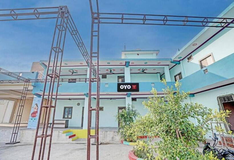 בית מלון כפרי Oyo Flagship Mangalam Party Lawn