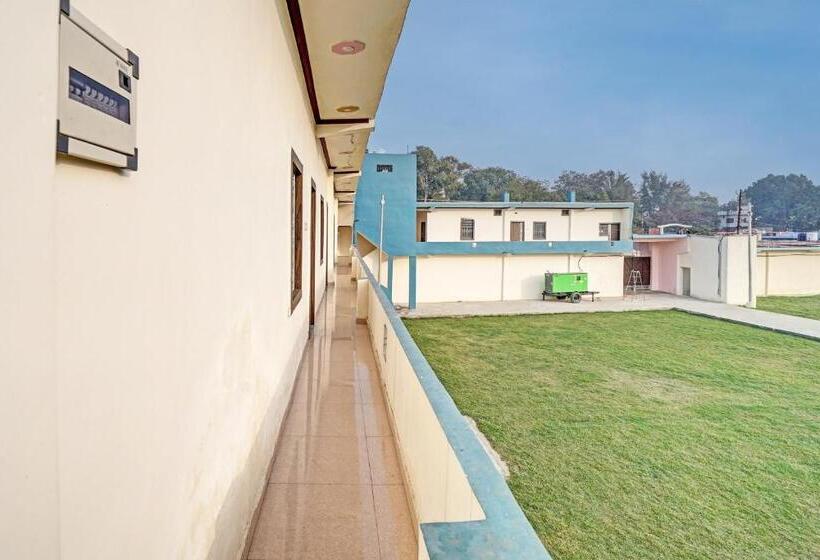 בית מלון כפרי Oyo Flagship Mangalam Party Lawn