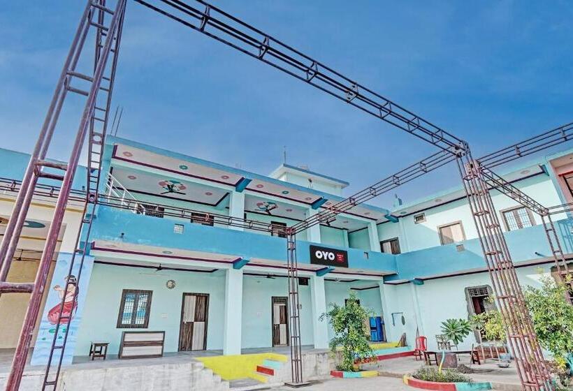 בית מלון כפרי Oyo Flagship Mangalam Party Lawn
