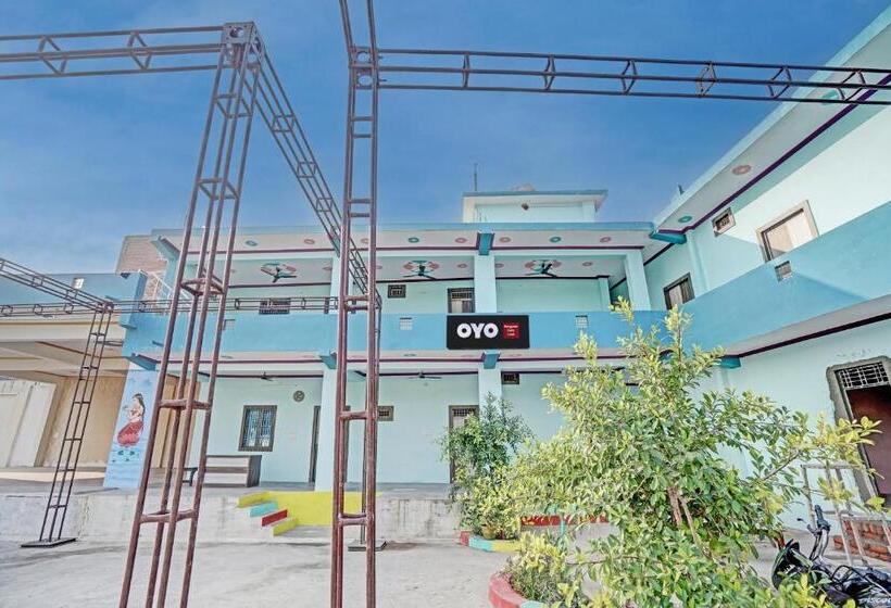 בית מלון כפרי Oyo Flagship Mangalam Party Lawn