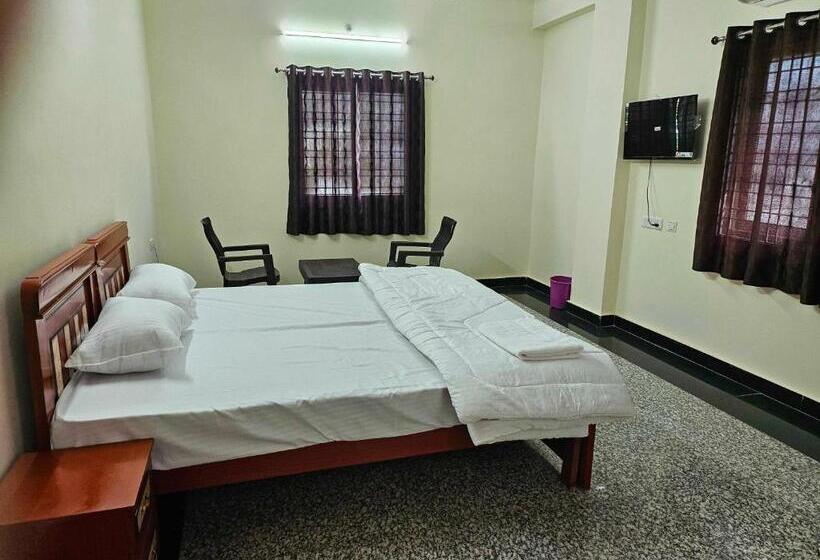 Fabhotel Eminent Suites Banjara Hills