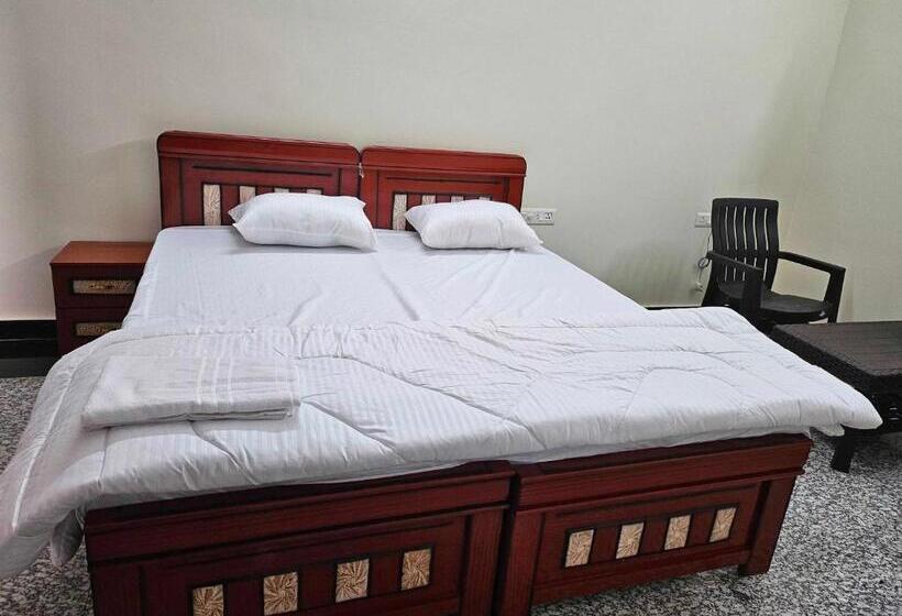 Fabhotel Eminent Suites Banjara Hills