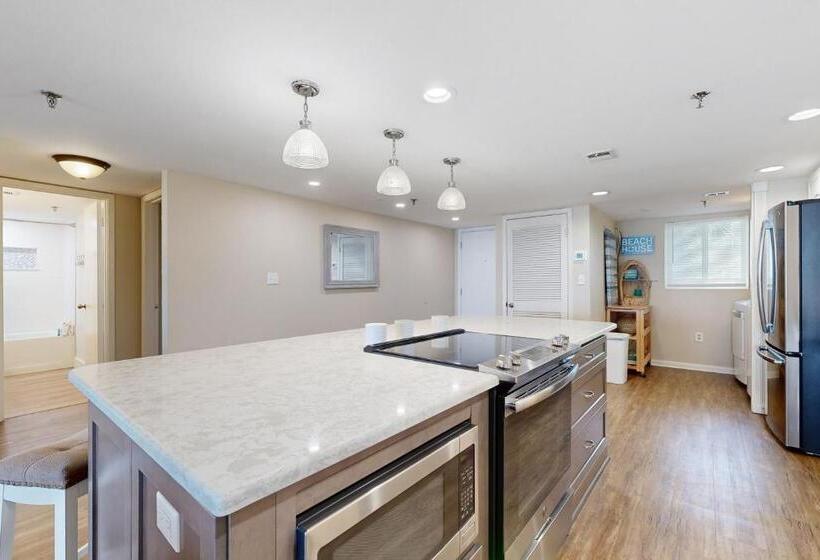 فندق Surf Dweller 211