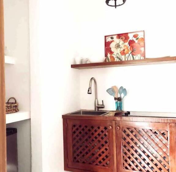 پانسیون Stylish Room By The Beach