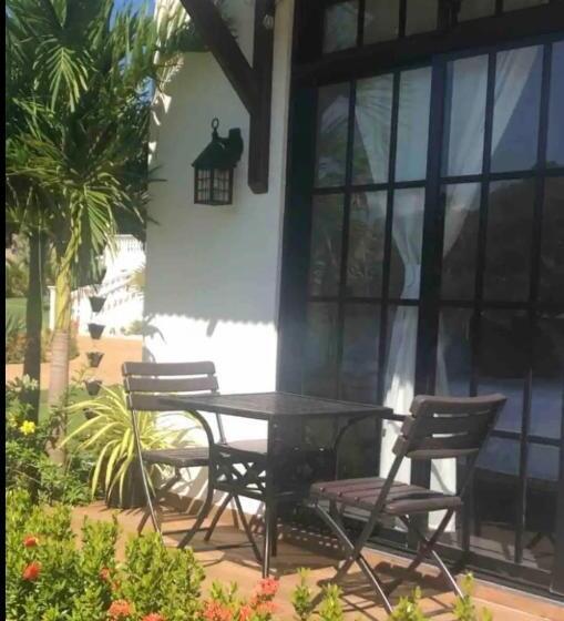 پانسیون Stylish Room By The Beach