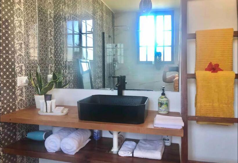 پانسیون Stylish Room By The Beach