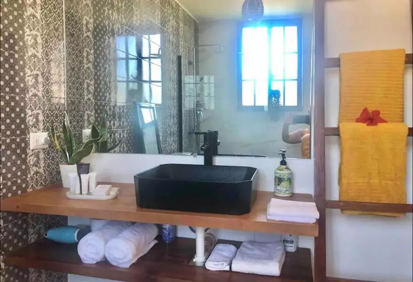 پانسیون Stylish Room By The Beach