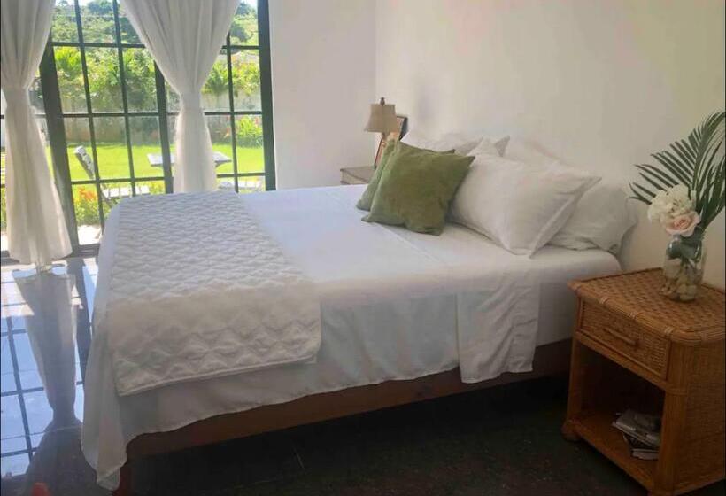 پانسیون Stylish Room By The Beach