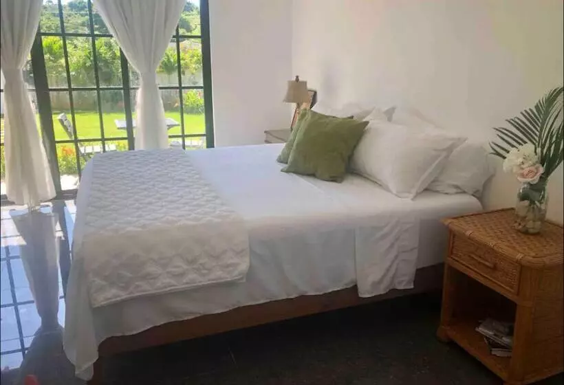 پانسیون Stylish Room By The Beach