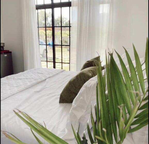 پانسیون Stylish Room By The Beach