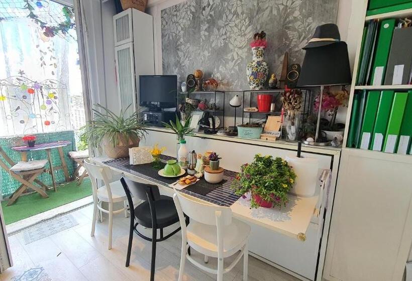 پانسیون Suite In House.