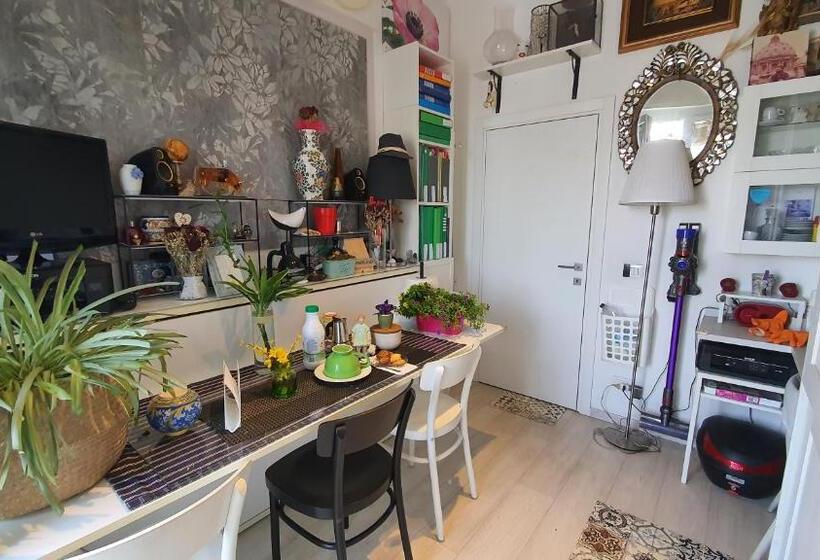 پانسیون Suite In House.